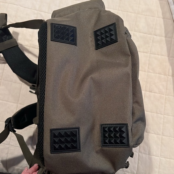 High Speed Daddy Diaper Bag EUC
Retails Amazon: $94 - Picture 7 of 7